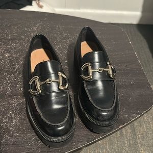Stylinsh shoes one time wear like new